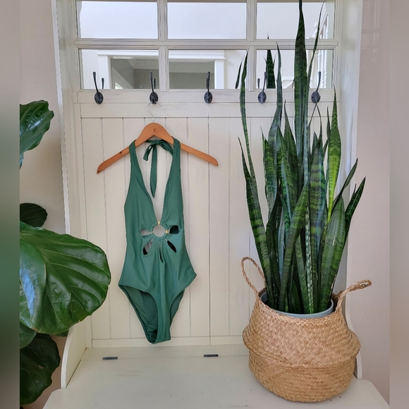 NWT! Cupshe Emerald Green Cut-out One Piece Swim Suit - Picture 3 of 11